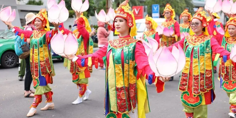Địa điểm tổ chức lễ hội hấp dẫn và tâm linh - Cầu Ngư