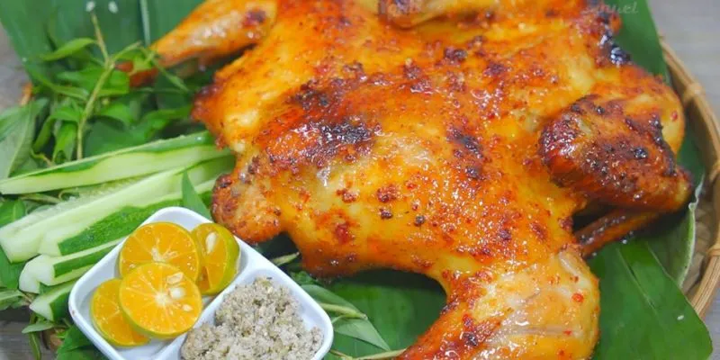 Gà nướng là món ăn địa phương hấp dẫn tại Vườn Xoài