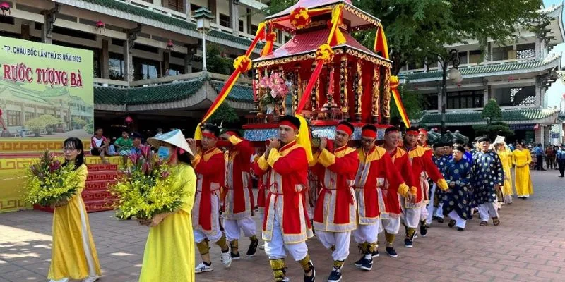 Vía bà chúa xứ - Lễ chánh tế và hồi sắc