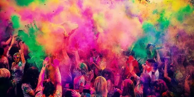 Lễ hội ném bột màu Holi