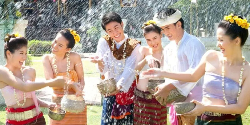 Lưu ý quan trọng để tham gia té nước vui vẻ, an toàn