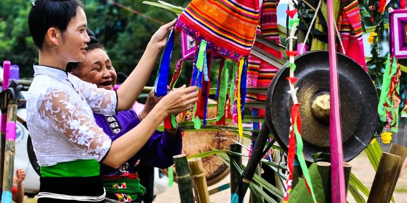 Người thái có những trang phục truyền thống tuyệt đẹp
