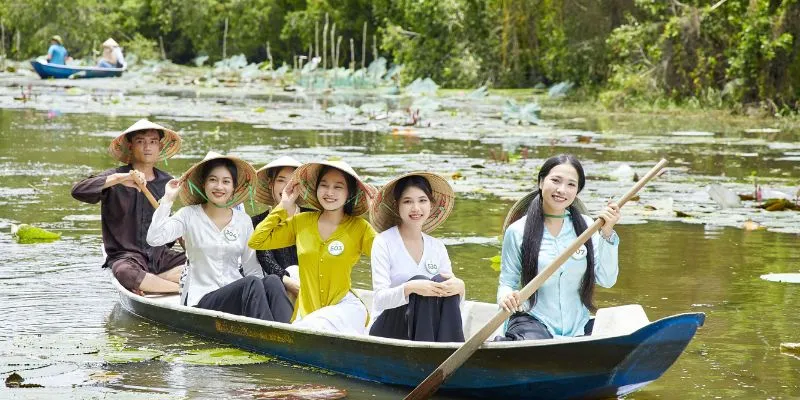 Nhiều chất liệu được dùng để thiết kế áo bà ba
